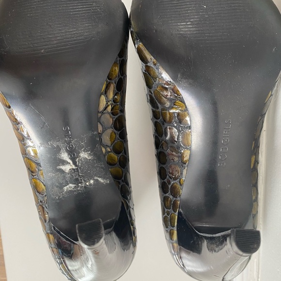 BCBGirl Green Snake Skin Leather Heels - Picture 9 of 11